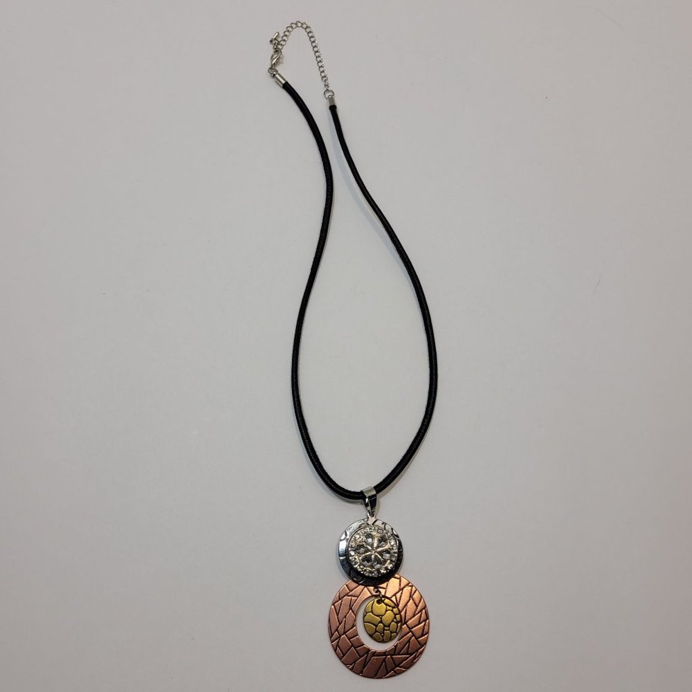 Multiple Metal Colors Round With Clear Faux Crystals Abstract Pattern Choker - Picture 7 of 7